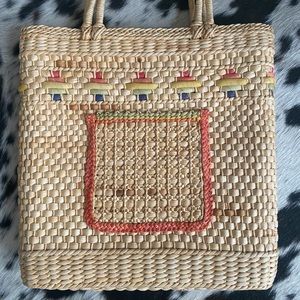 Straw bag was handmade